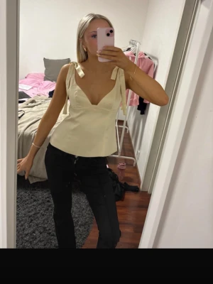 Topp - Pretty top from Gina Tricot! Has NOT been worn! Tags are still on!