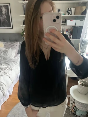 Svart blus  - Snygg svart blus💕 från Anna field i stolen xs- S 