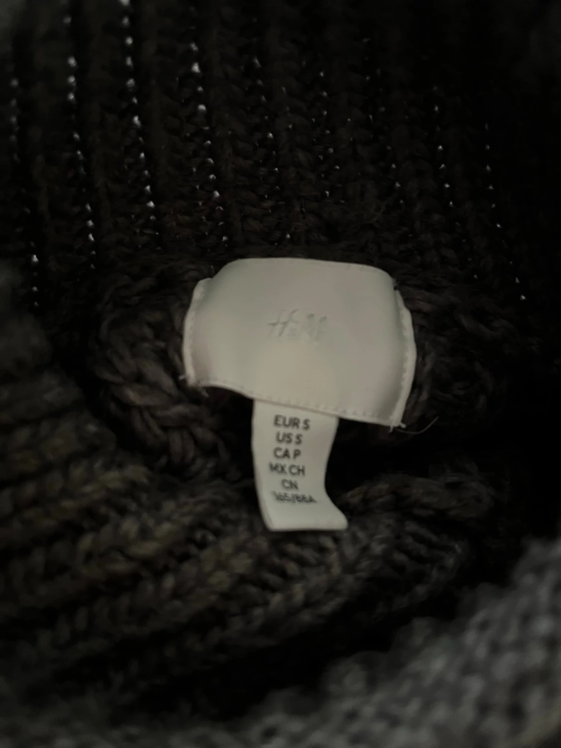 Grå stickad tröja  - 3