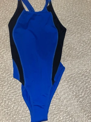 Baddräkt Lane4 - Baddräkt från lane4, säljer då den är för liten. 