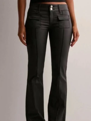 SÖKER!! Strl M-L - Söker dessa byxor i strl M-L. Skriv gärna om ni är sugna på o sälja!