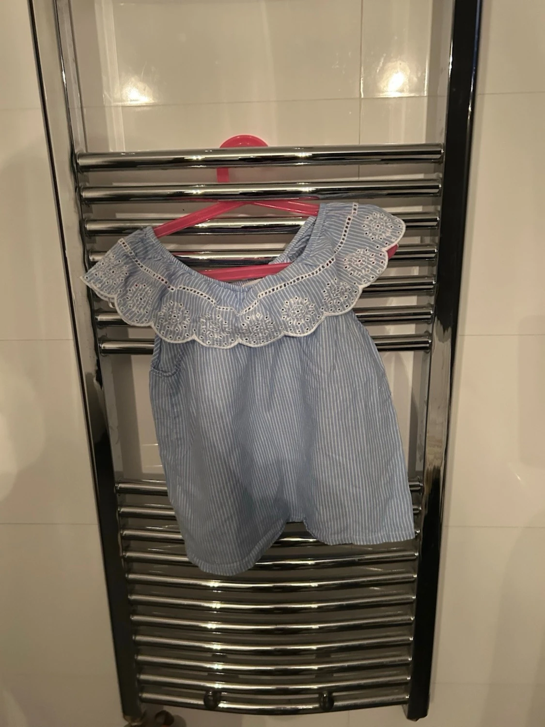 Blåvit randig ärmlös blus med spets - 3