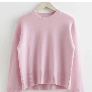 Stickad tröja  - Säljer min jättefina tröja då den tyvärr inte används längre.💕💖