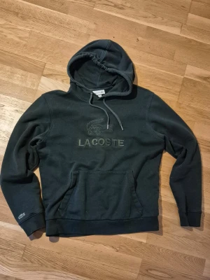 Lacoste hoodie - Nice lacoste hoodie in Dark green colour , size M , worn a few times but it was to small for me i normally wear L. 