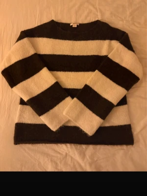 Randig stickad tröja brun/vit - Super skick!!!
