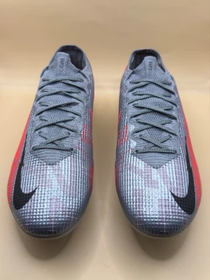 Nike Mercurial Vapor 13 Elite SG - Neighbourhood  - 9.9/10 