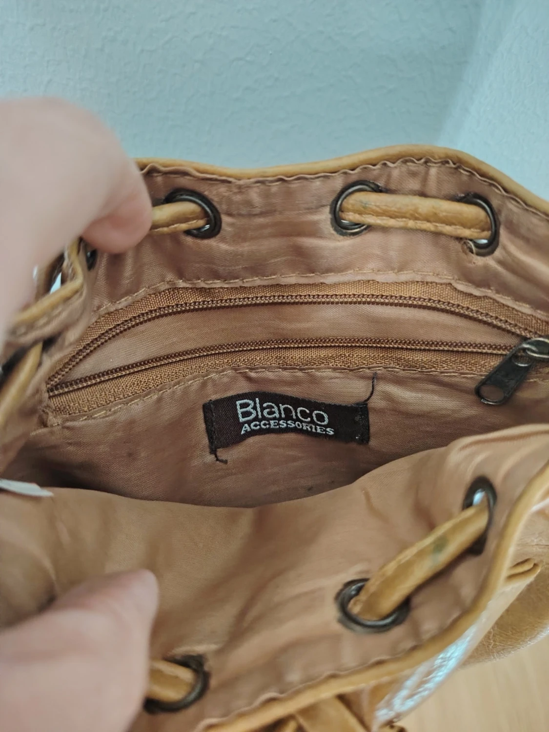 Beige axelväska med rosett från Blanco - 1