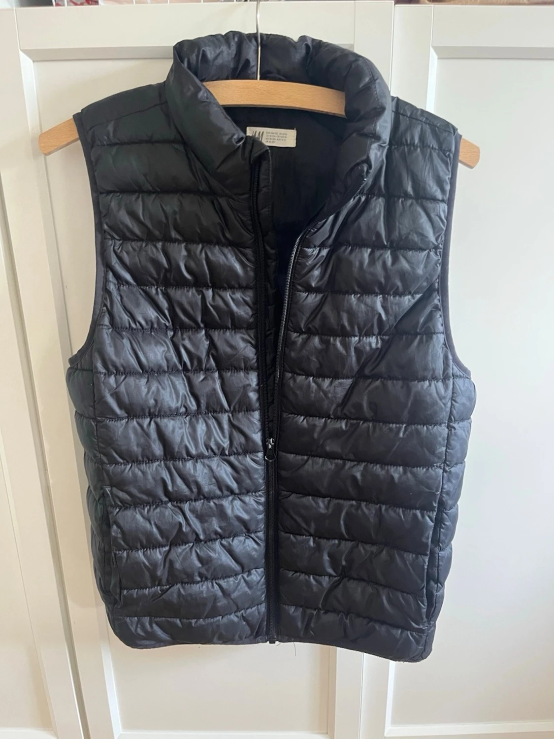 Svart dunväst från H&M - 1