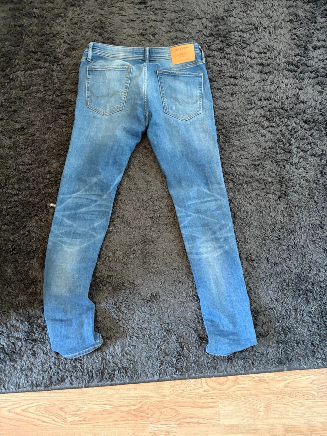 Blå slitna skinny jeans från Jack and Jones  - 1