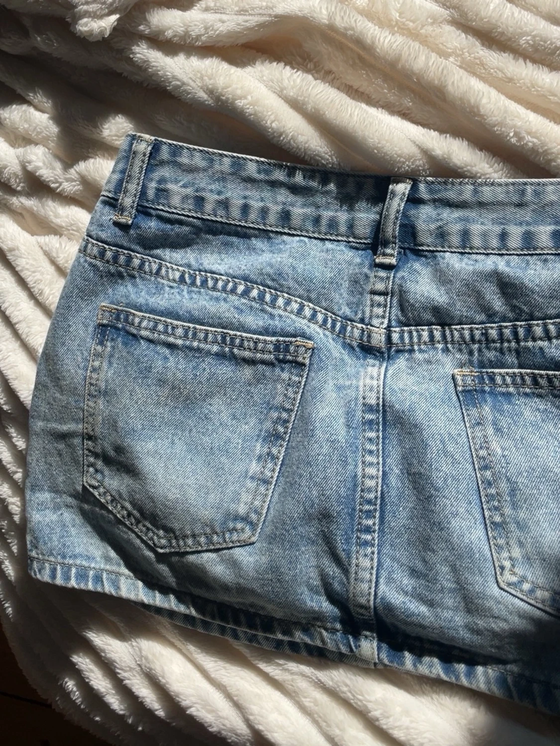 Fin låg midjade jeanskjol  - 4