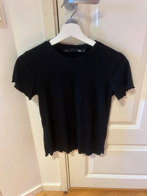 Tröja/topp - Fin svart tröja/topp ifrån lager 157. Storlek S. 🤍