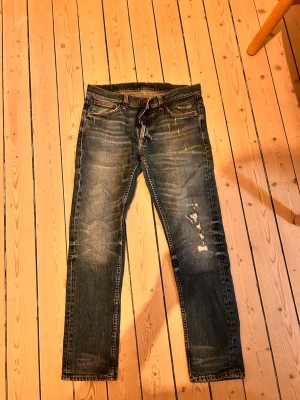 Nudie jeans slim - Slim nudie jeans. 32/32. Väldigt bra skick, säljer för att skrapa ihop lite pengar.