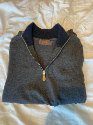 Morris halv-zip Merino wool - Mörk-Grå halv-zip från Morris 100% merinoull. Storlek M, lite mindre i storleken