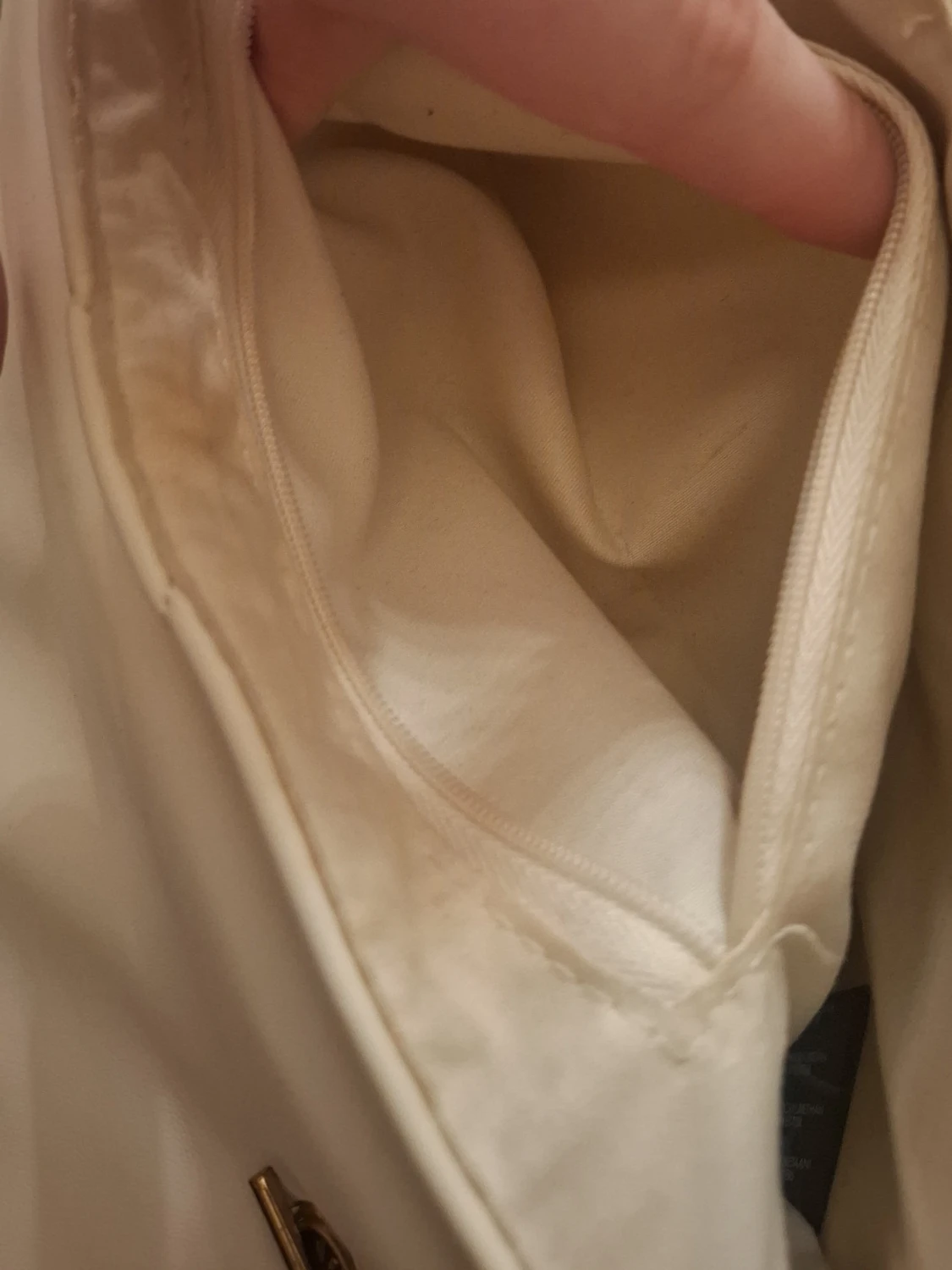 Vit quiltad axelväska med guldkedja - 3