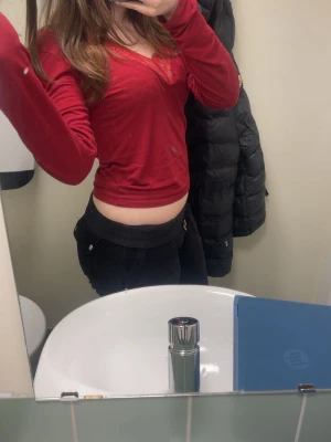 Svarta juice byxor i storlek S - Jag säljer mina svarta juicy byxor i storlek S för att dom inte kommer till användning längre, jag har haft dom i 1 år. 