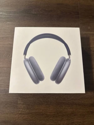 AirPod Maxes - Säljer ett par  Maxes for endast 2500kr knappt använda