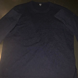 100% Kashmir tröja - Tja, säljer nu min 100% Kashmir tröja som är från uniqlo, den är endast använd fåtal gånger, skicket är 10/10! Hör av dig vid frågor eller funderingar. Mvh