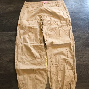 Baggybyxor strl 42 - Supermjuka byxor med snörning i benslut 