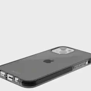 Ett svart, genomskinligt mobilskal för iPhone 13. Är använd i ungefär en månad, ett perfekt skal för att ha kort i.