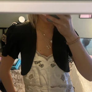 Svart bolero - Såå fin svart bolero!❤️