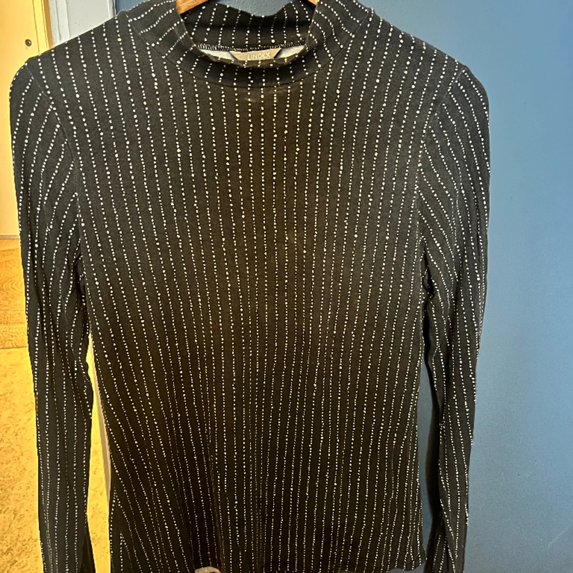 Grå/vitprickig polotröja strl M