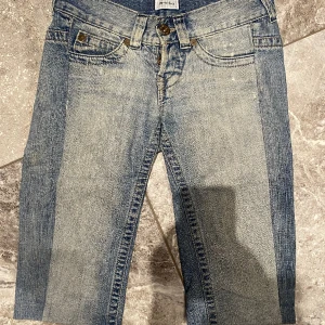 Kortbyxor jeans  - Jättefina och är i storlek xs/s. Säljer pga stor garderobrensning. Kika gärna på mina andra annonser, säljer mycket. Samfraktar gärna:)