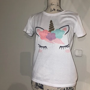 🦄Unicorn t-shirt🦄 - Använd 1 gång!  Som spiltans ny! 