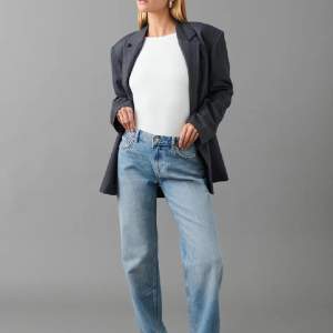 Low straight ljusblå jeans från gina tricot. Storlek 34 med låg midja och rak modell. Används inte så ofta men i fint skick💓frakt tillkommer!