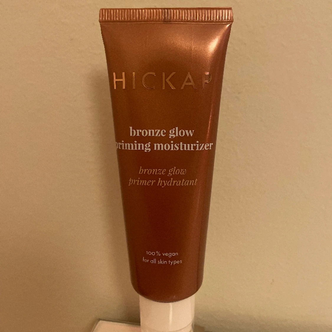 Bronze glow priming moristurizer