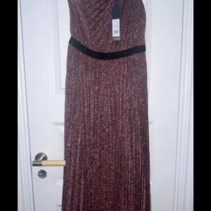 Klänning ny - Klänning från BCBGMAXAZRIA