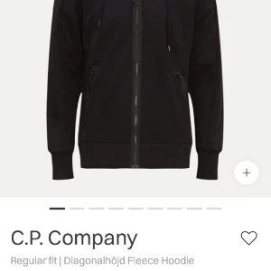 CP Company kofta - Säljer min cp company hoodie i Storlek S passar mig som är 183cm lång Den är i väldigt bra skick