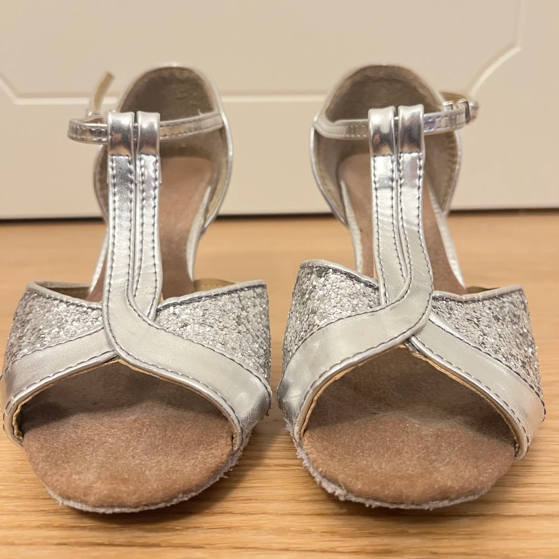Dansskor silver med mockasula - 90