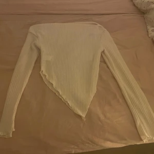 Vit lettuce trim tröja - Använt en gång, men den är för liten  Inga hål, fläckar eller skador