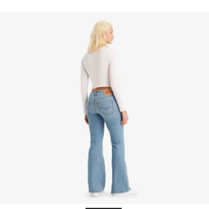 Jeans - Jättefina trendiga Levis jeans som tyvär har blivit för små för mig, använda fåtal gånger❤️