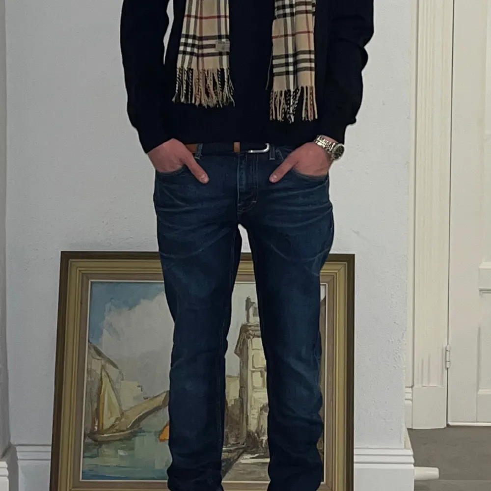 Nu är dessa jeans ifrån Tiger of Sweden till salu! Jeansen är i nyskick (skick 10/10) och modellen på jeansen är Pistolero slimfit. Om ni har några frågor är det bara att skriva i dm!. Jeans & Byxor.