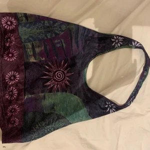 Tröja  - Linne-tröja olika färger med solar på med band runt halsen 