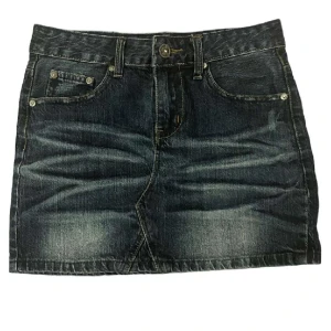 Kjol - Väldigt fin Kjol som har aldrigt blivit använd 