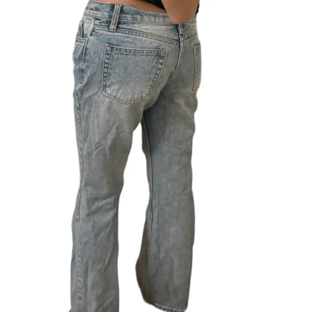 Låg/midwaist jeans från brandy melville. Midja 72 innerben 74💞. Jeans & Byxor.