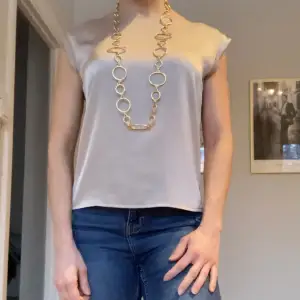 Elegant or casual top from Mango Basic, perfect for office or any occasion - I used it for a wedding over a colourful, large, high-waist skirt ;)