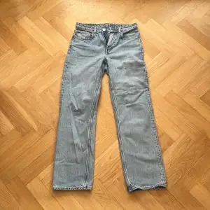 Good condition. Voyage high straight jeans. W26 L30