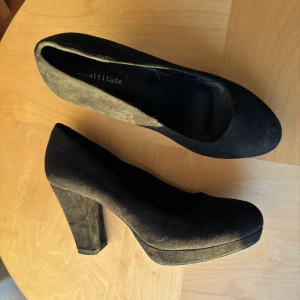 Klackar  - Klackar från DINSKO, storlek 39. Sparsamt använda.