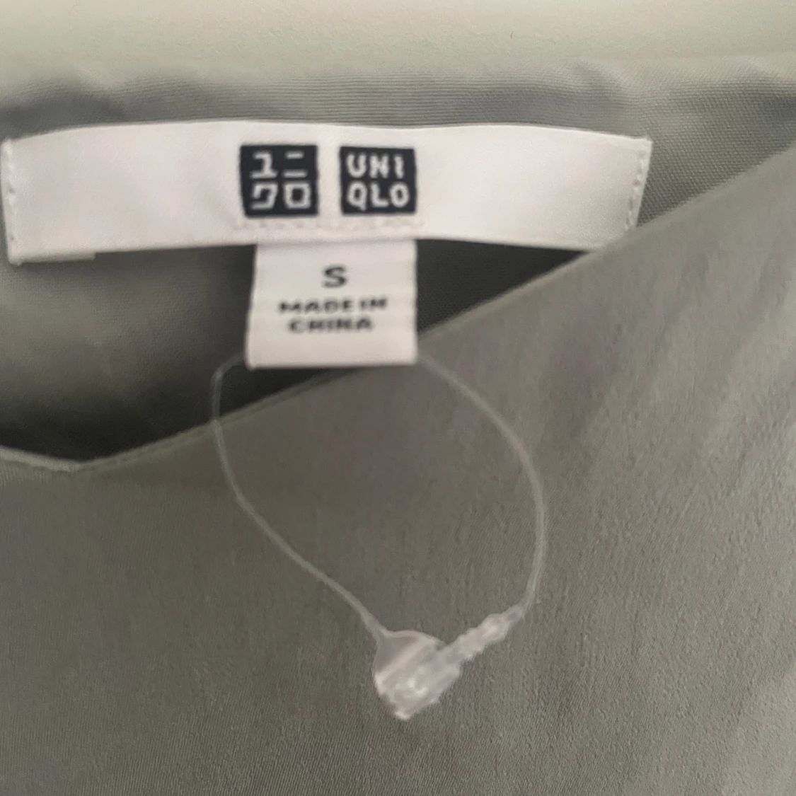 grå/silvrig midiklänning - 90