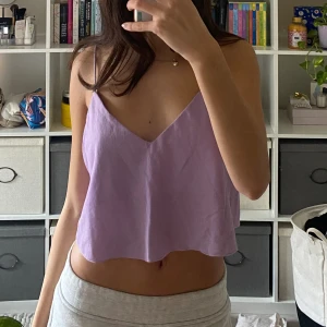Lila linnentopp - Lila linnen-sommartopp strl S, liten strykskada annars fint skick☀️