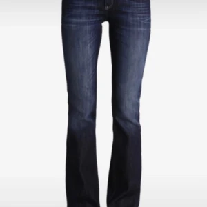 Mavi jeans  - Jötte snygga jeans från Mavi, storleken skulle jag säga är M och inga defekter kan lösa fler bilder om de önskas 