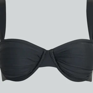 Bikini överdel - Säljer denna jätte fina bikini från bikbok så jag har fått två stycken likadana. Den är i storlek S och är aldrig använd med lapp kvar. 🌸