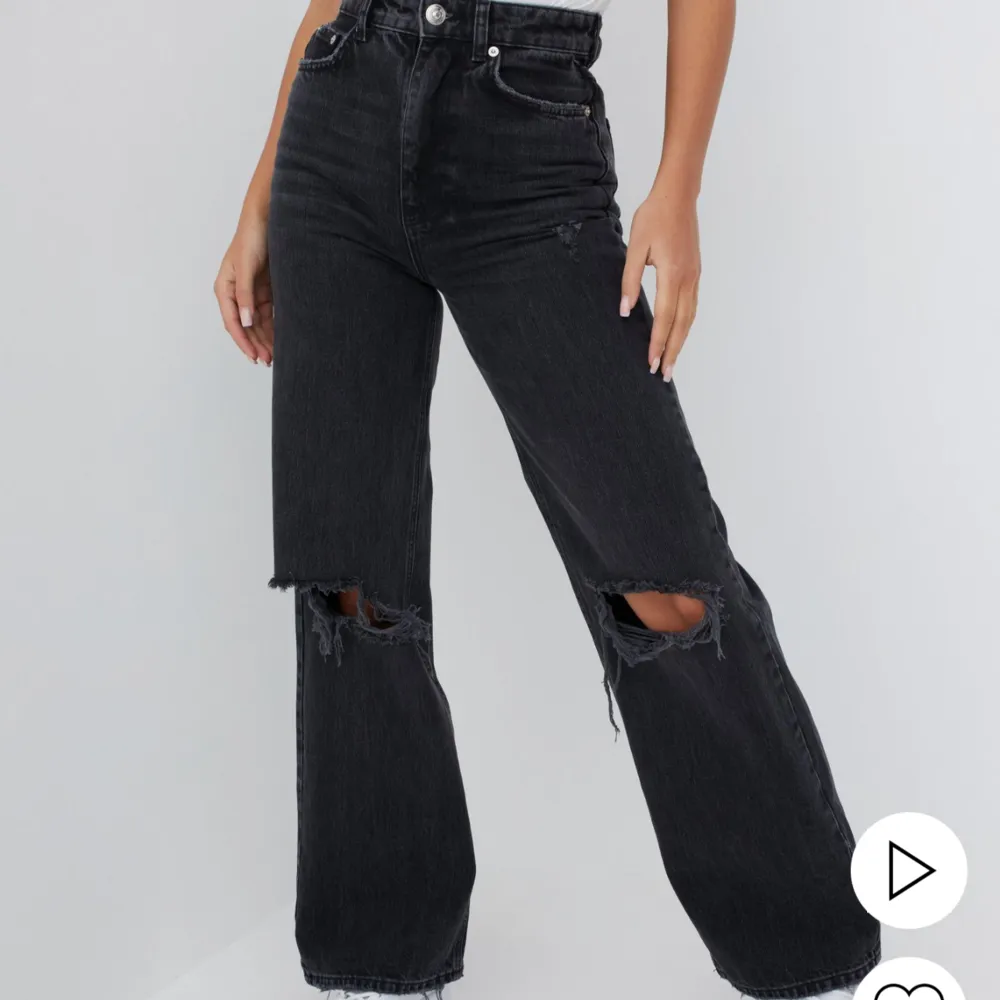 En helt ny jeans från Gina Det heter.                 (idun wide jeans) lappen finns kvar ☺️. Jeans & Byxor.