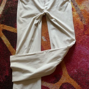 Beiga kostymbyxor  - Inegn skada