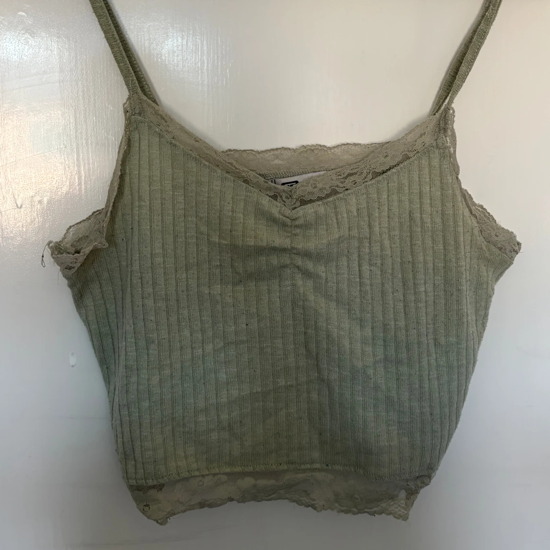 Grönt linne med spets