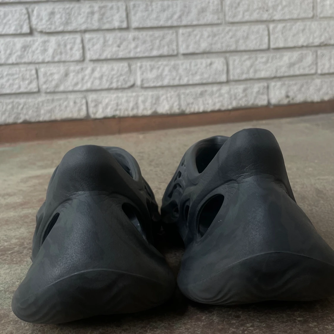 Yeezy Svarta Foam Runners - 90