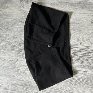 Bandeau topp - Jätteskön bandeau topp som man stänger med dragkedja i bak, säljer pga att jag har 2st💕